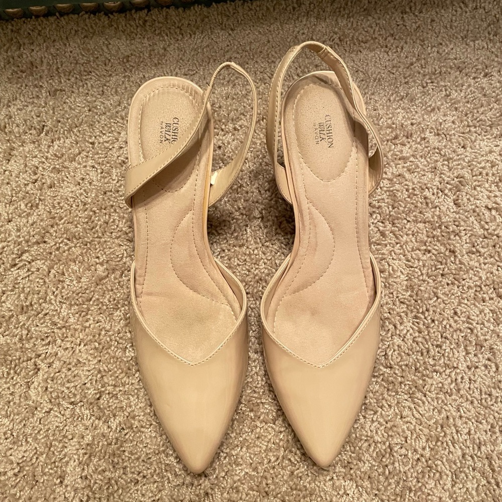 Cushion Walk by Avon Beige Patent Back Strap Heels Size 10M